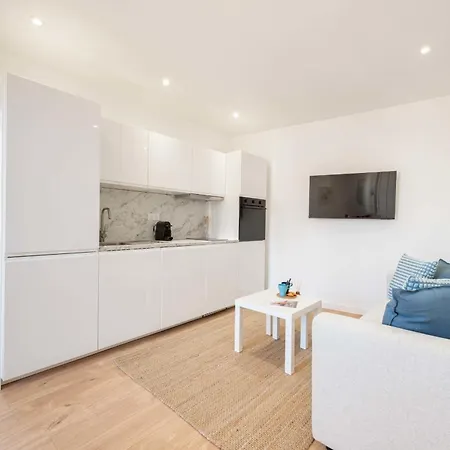 1-br Near The Center Appartamento *