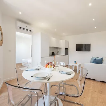 1-br Near The Center Appartamento *